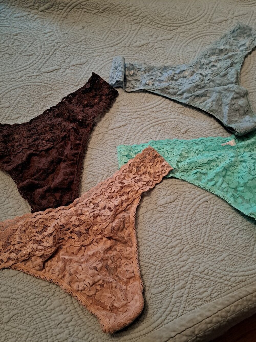 4 pairs HANKY PANKY thong underwear